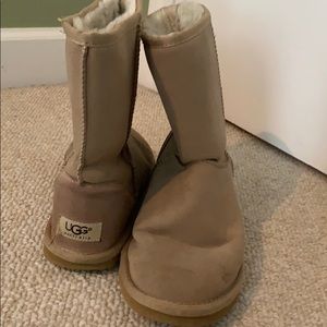 Short ugg boots